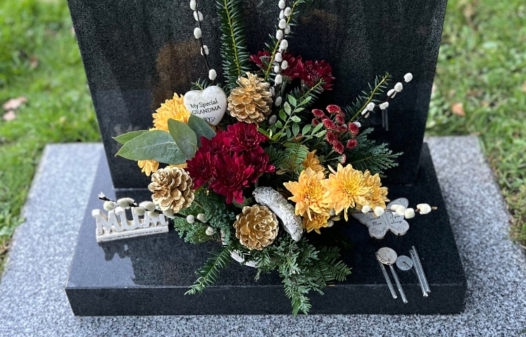 Christmas Grave Tributes